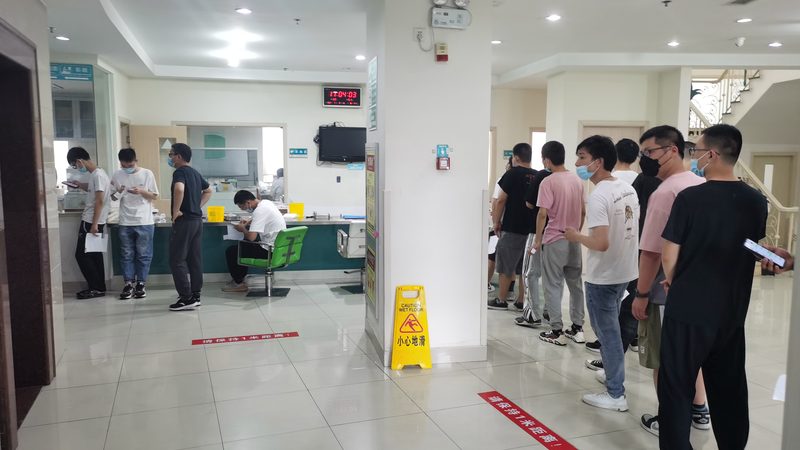 选择体检中心时，可以从以下几个方面进行考量：